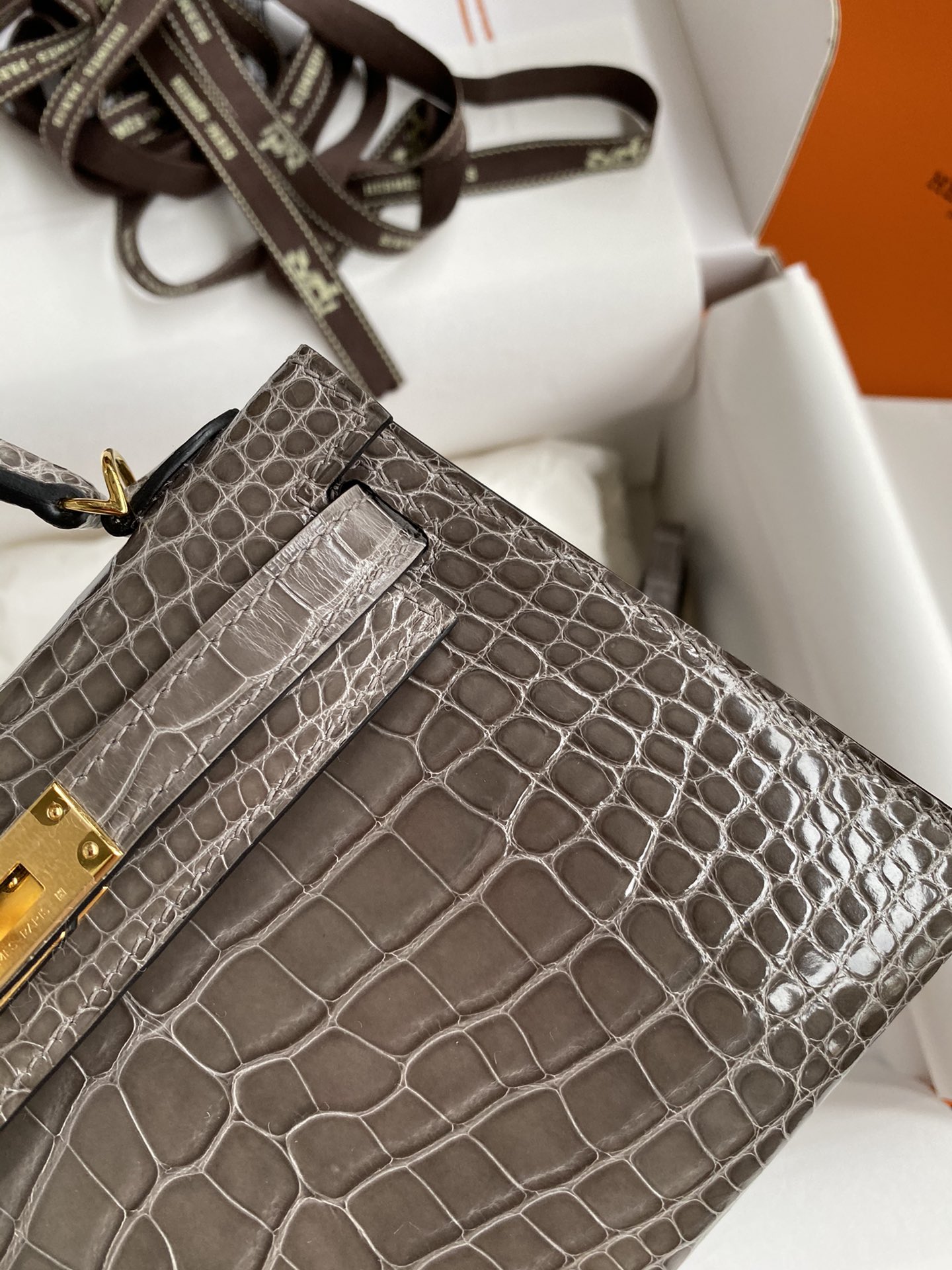 Hermes Kelly Mini II Bag 19CM In Etoupe Shiny Alligator Leather